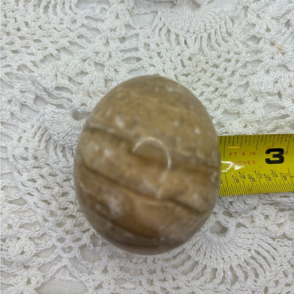 2 polished aragonite eggs - Picture 10 of 10